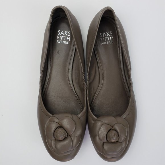 Saks Fifth Taupe Leather Flats w/Leather Flower, 9M - Picture 2 of 11